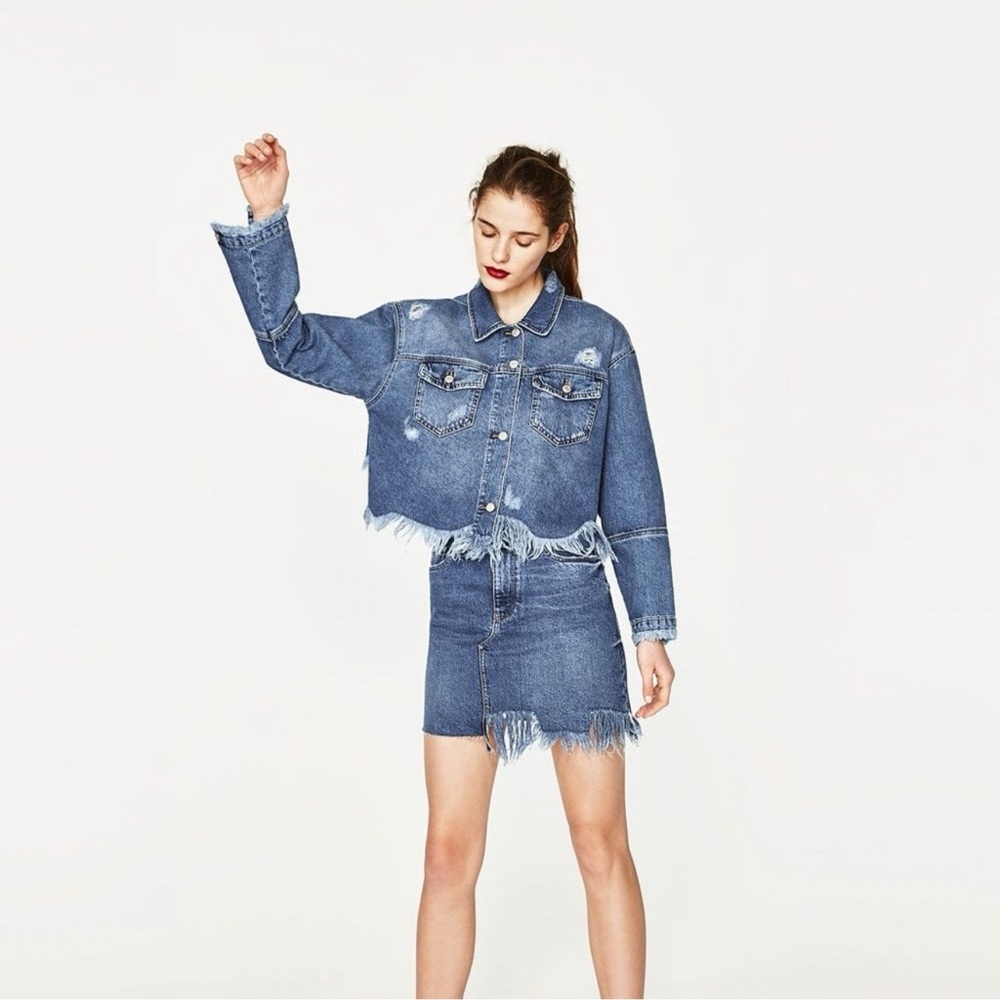 Zara Womens Distressed Denim Medium Wash High Low Jean Jacket Size Small Western